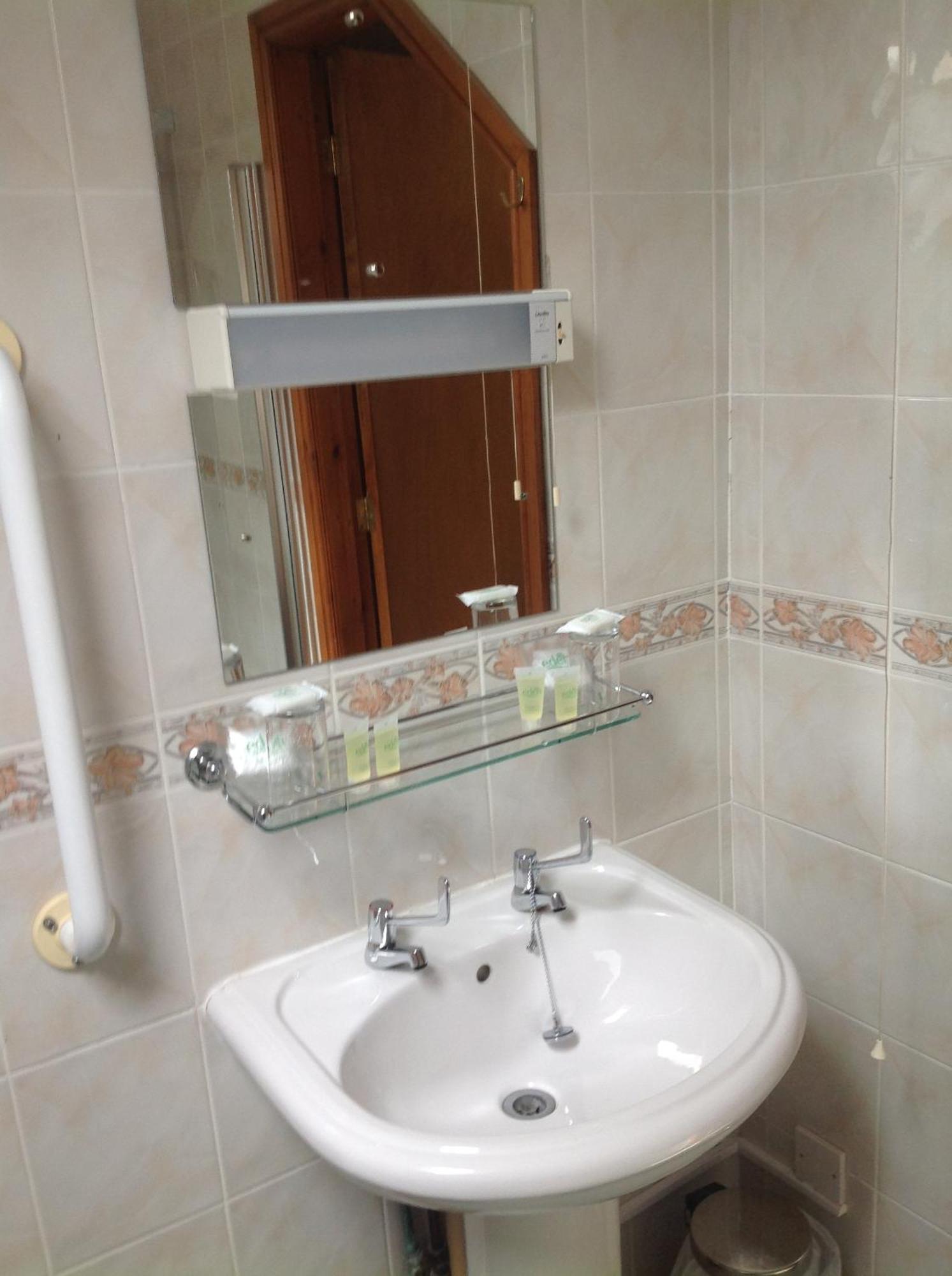 The Glan Yr Afon Inn Holywell  Esterno foto