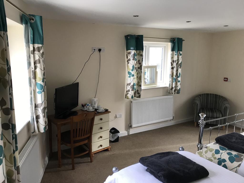 The Glan Yr Afon Inn Holywell  Esterno foto
