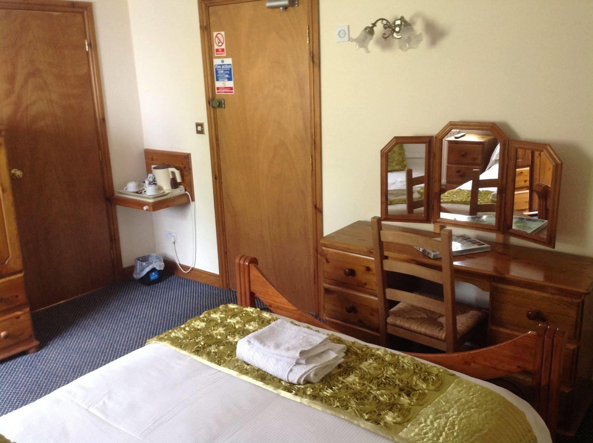 The Glan Yr Afon Inn Holywell  Esterno foto