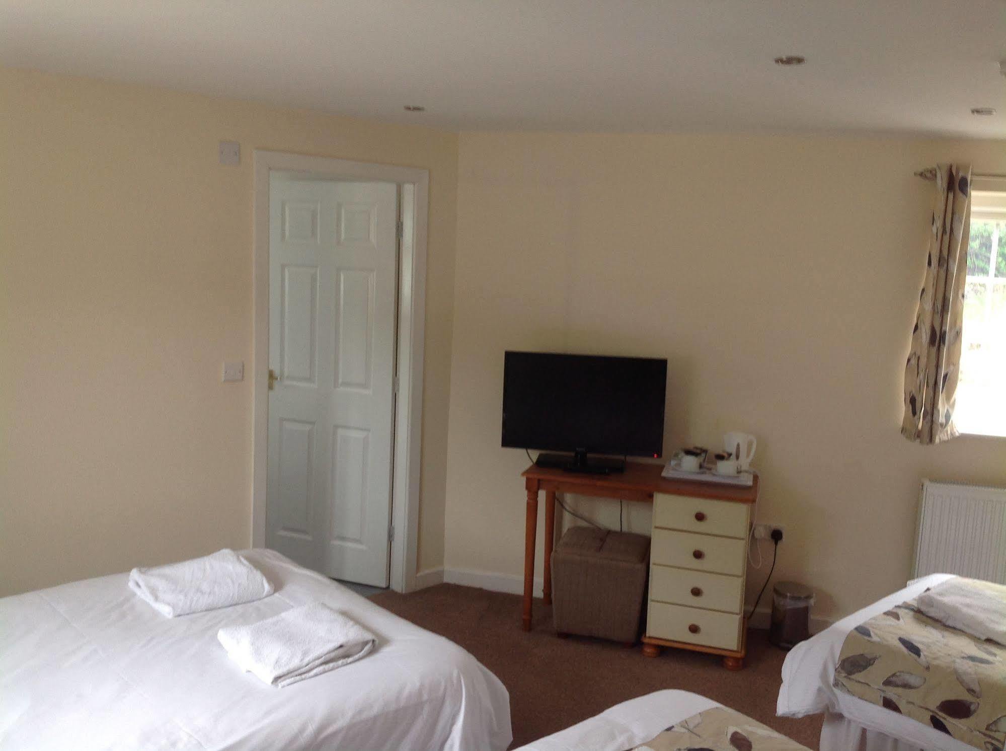The Glan Yr Afon Inn Holywell  Esterno foto