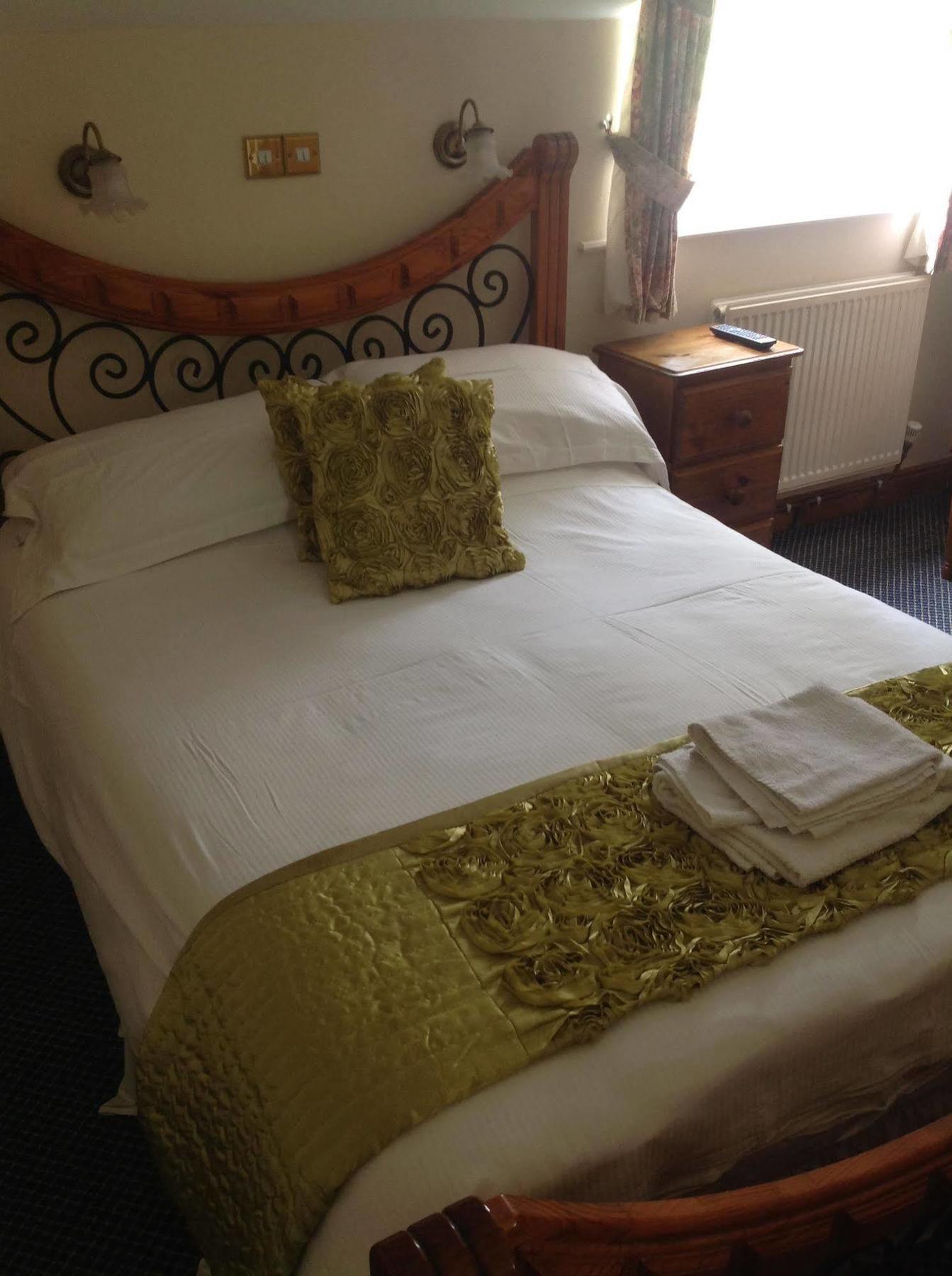 The Glan Yr Afon Inn Holywell  Esterno foto