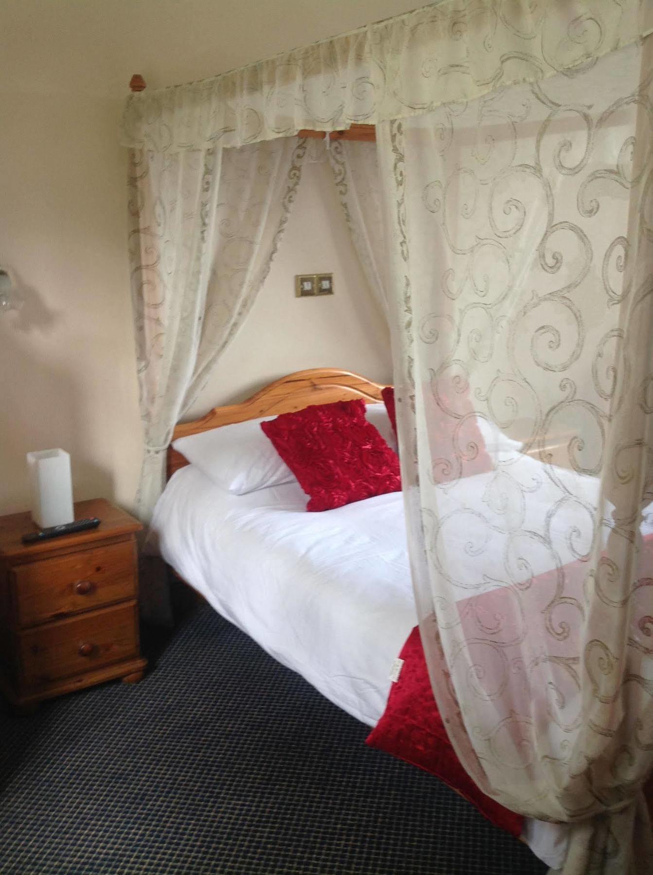 The Glan Yr Afon Inn Holywell  Esterno foto