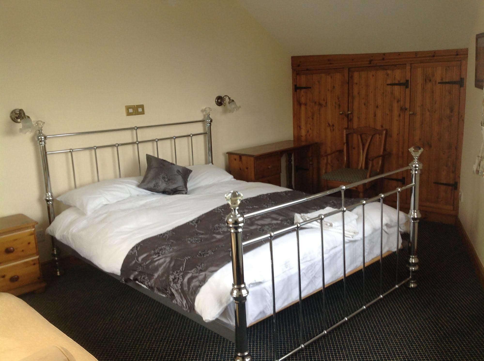 The Glan Yr Afon Inn Holywell  Esterno foto